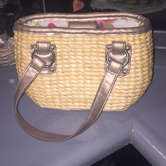 Liz Claiborne Handbags - Liz Claiborne basket weave purse